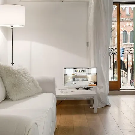 Casa Delle Erbe * 베로나